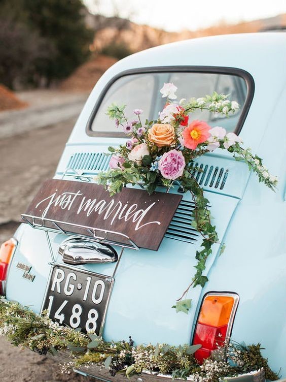 Blue Vintage Get-Away Wedding Car 'Just Married'